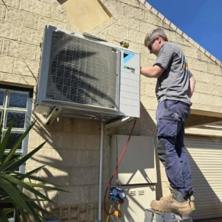 Another day another Daikin split install